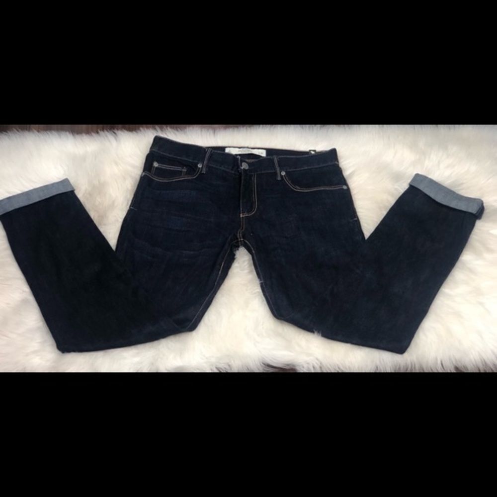 BNWT Dark Blue Abercrombie and Fitch jeans size 2